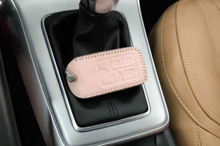 Used Volvo V40 2018 T4 Zhiya Edition
