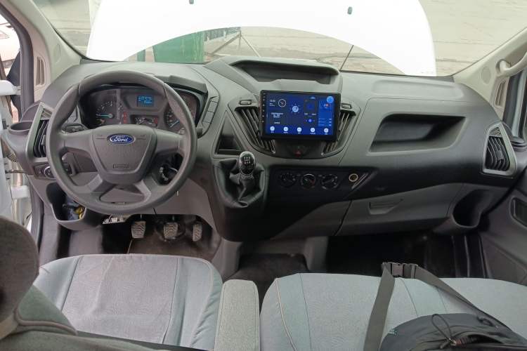 Used Ford Transit 2017 2.0T Diesel Multi-Function Commercial Vehicle Short Wheelbase Mid-Roof China V Standard