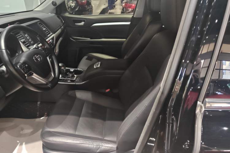 Used Toyota Highlander 2017 2.0T Four-Wheel Drive Luxury Edition 7 Seats