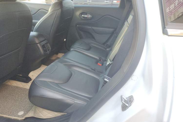 Used  Cherokee 2016 2.4L Leading Edition
