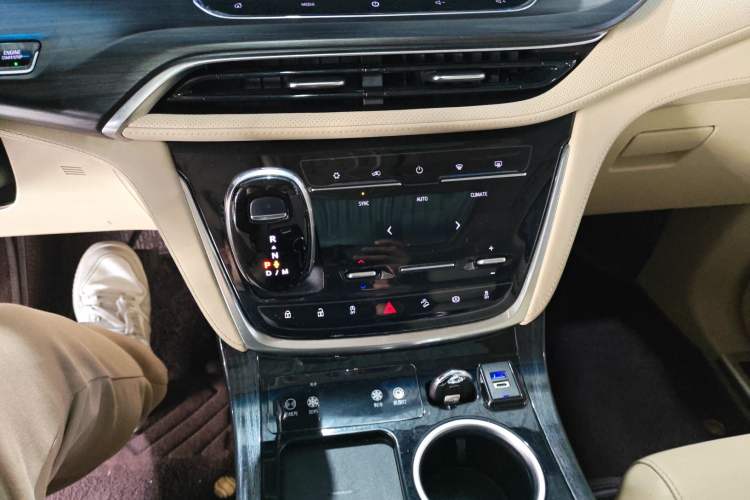 Used Buick GL8 2023 ES Lu Zun Deluxe Model
