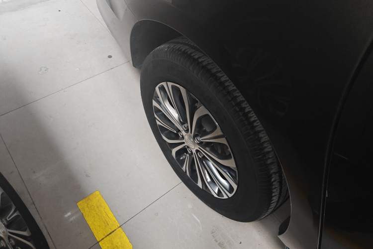 Used Buick GL8 2023 Facelifted Land Cruiser Executive Luxury Version