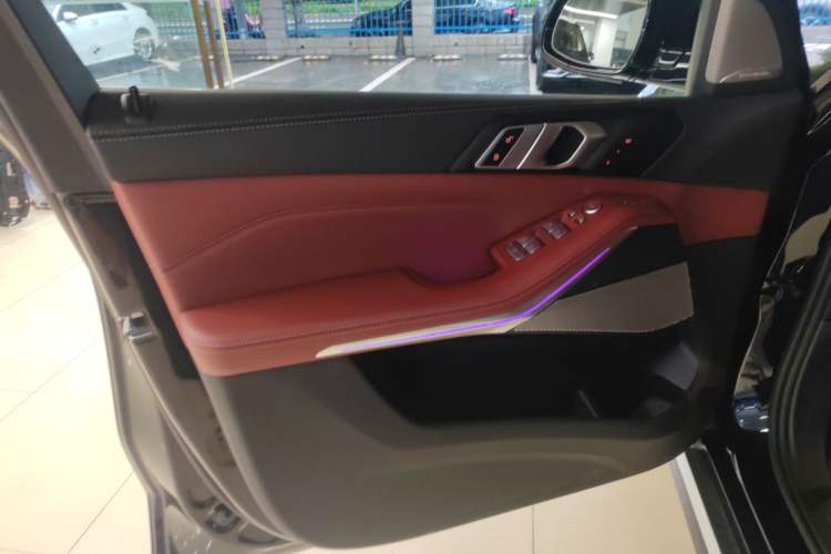 Used BMW X5 2023 xDrive 30Li Luxury M Sport Package
