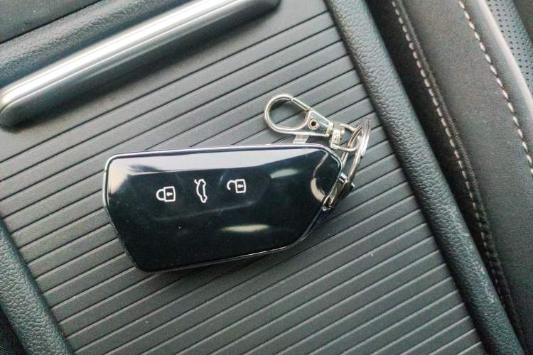 Used Volkswagen Golf 2023 Facelift 280TSI DSG R-Line Lite
