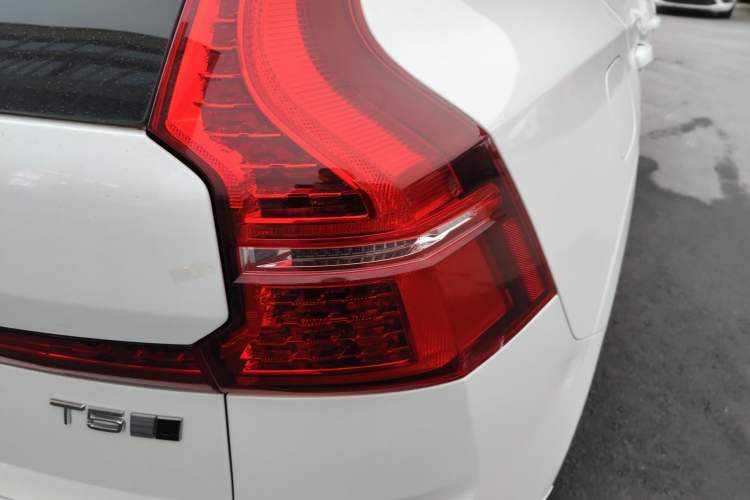 Used Volvo XC60 2019 T5 4x4 Smart Edition China VI Standard