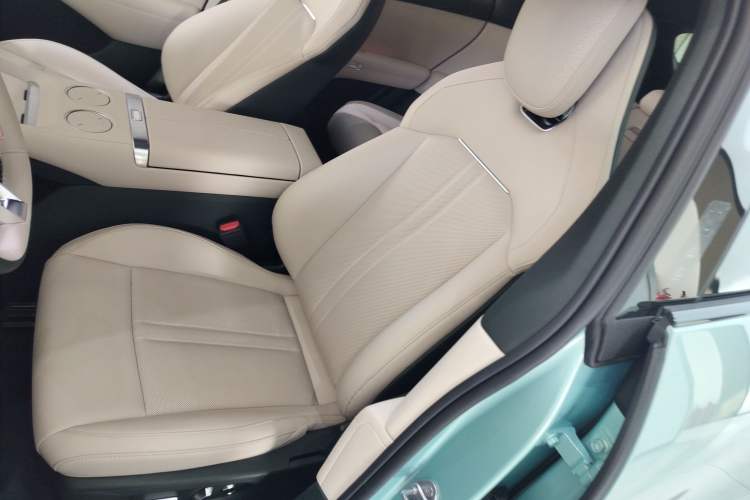 Used  YU7 2025 Ultra-Long Range Rear-Wheel Drive Version
