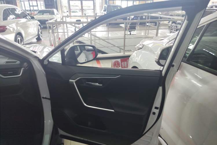 Used Toyota RAV4 2022 2.0L CVT Two-Wheel Drive Fashion Plus Edition
