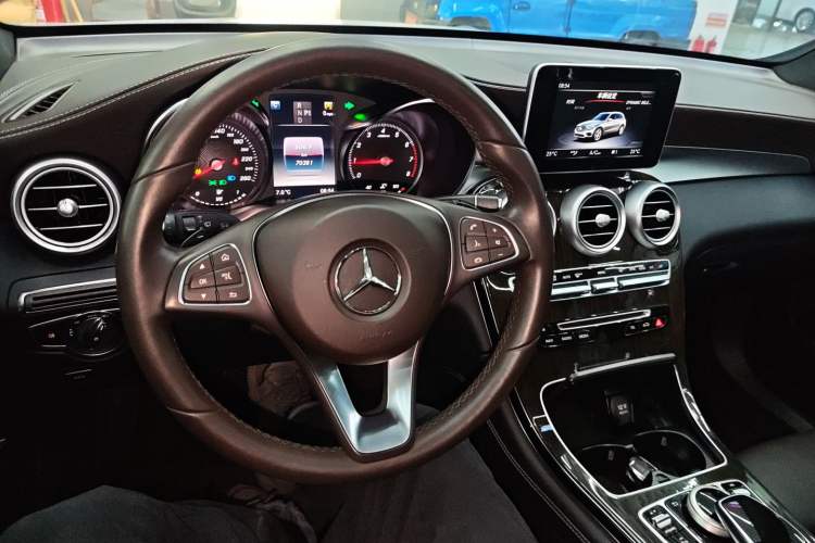 Used Mercedes-Benz GLC 2019 GLC 260 L 4MATIC Dynamic Model