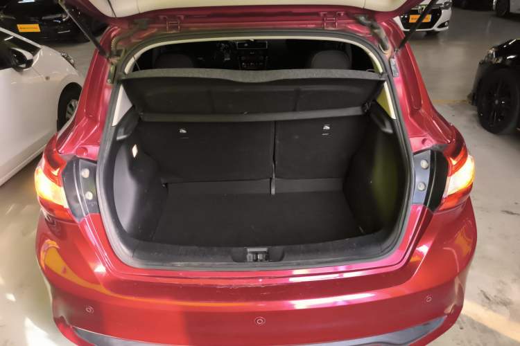 Used Nissan Tiida 2016 1.6L CVT Cool Dynamic Edition