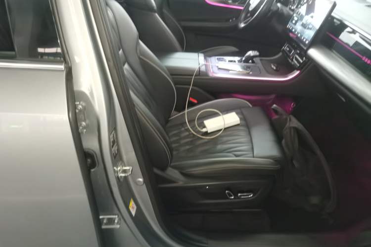 Used GAC Trumpchi GS8 2022 Linghang Series 2.0 TGDI Two-Wheel Drive Luxury Smart Connectivity Version (6 Seats)
