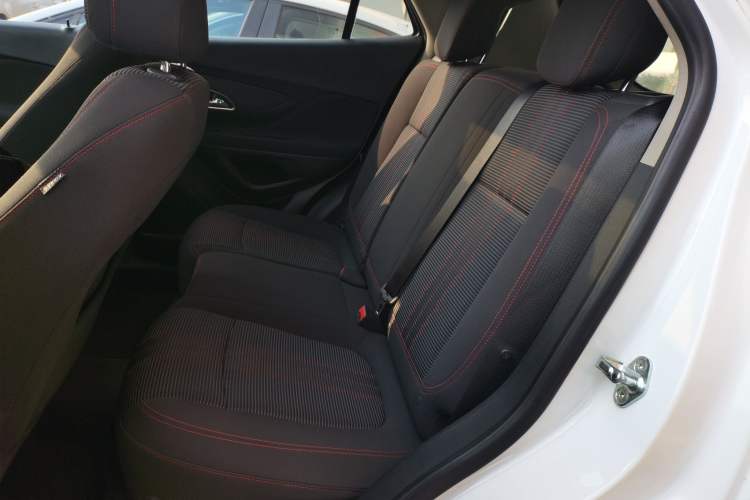 Used Buick Encore 2015 1.4T Automatic Two-Wheel Drive Urban Elite Version
