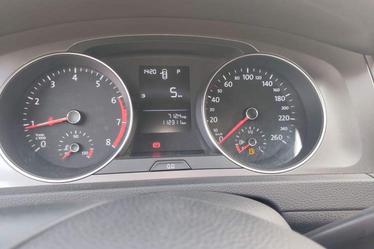 Used Volkswagen Golf 2016 1.6L Automatic Fashion Model
