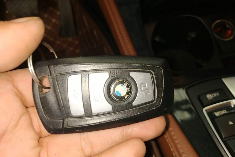 Used BMW 5 Series 2014 520Li Elegant Model
