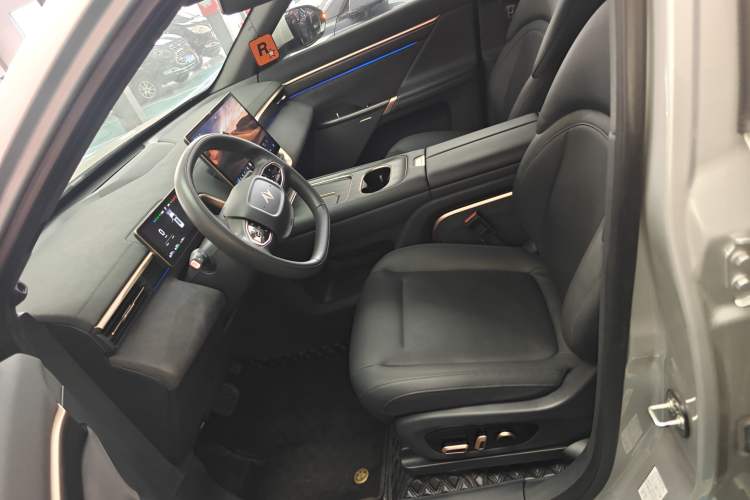 Used  eπ008 2024 210Max Range-Extended Version 6 Seats
