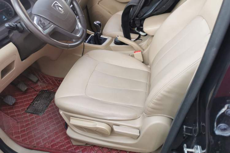 Used Baojun 730 2014 1.5L Manual Luxury Navigation ESP Version 7 Seats
