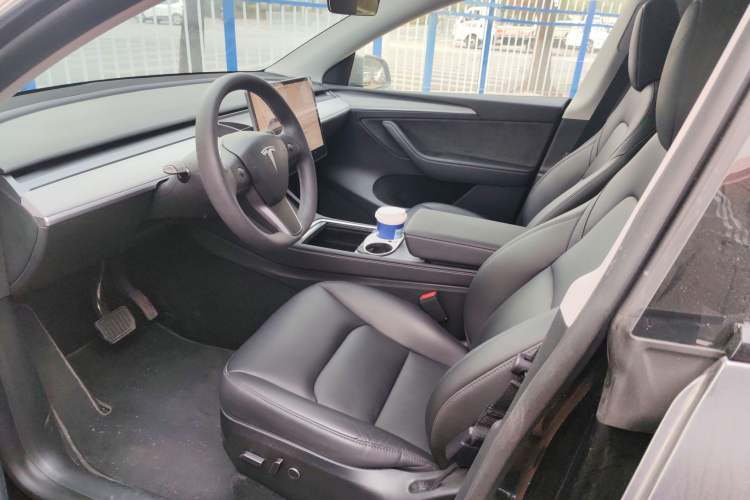 Used Tesla Model Y 2023 Long-Range All-Wheel-Drive Version
