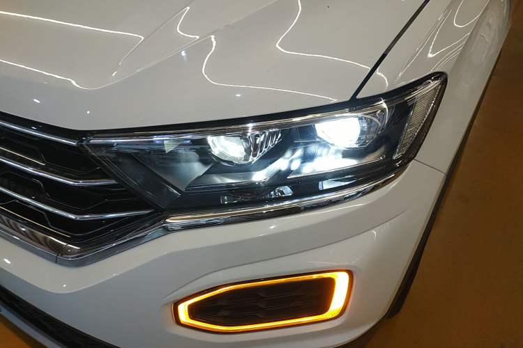 Used Volkswagen T-ROC 2019 230TSI DSG Two-Wheel-Drive Advanced Version China VI Standard
