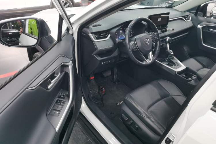 Used Toyota Wildlander 2023 Dual-Motor 2.5L E-CVT Two-Wheel Drive Luxury PLUS Edition