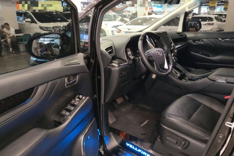 Used Toyota Vellfire 2020 Dual-Engine 2.5L HV Luxury Edition
