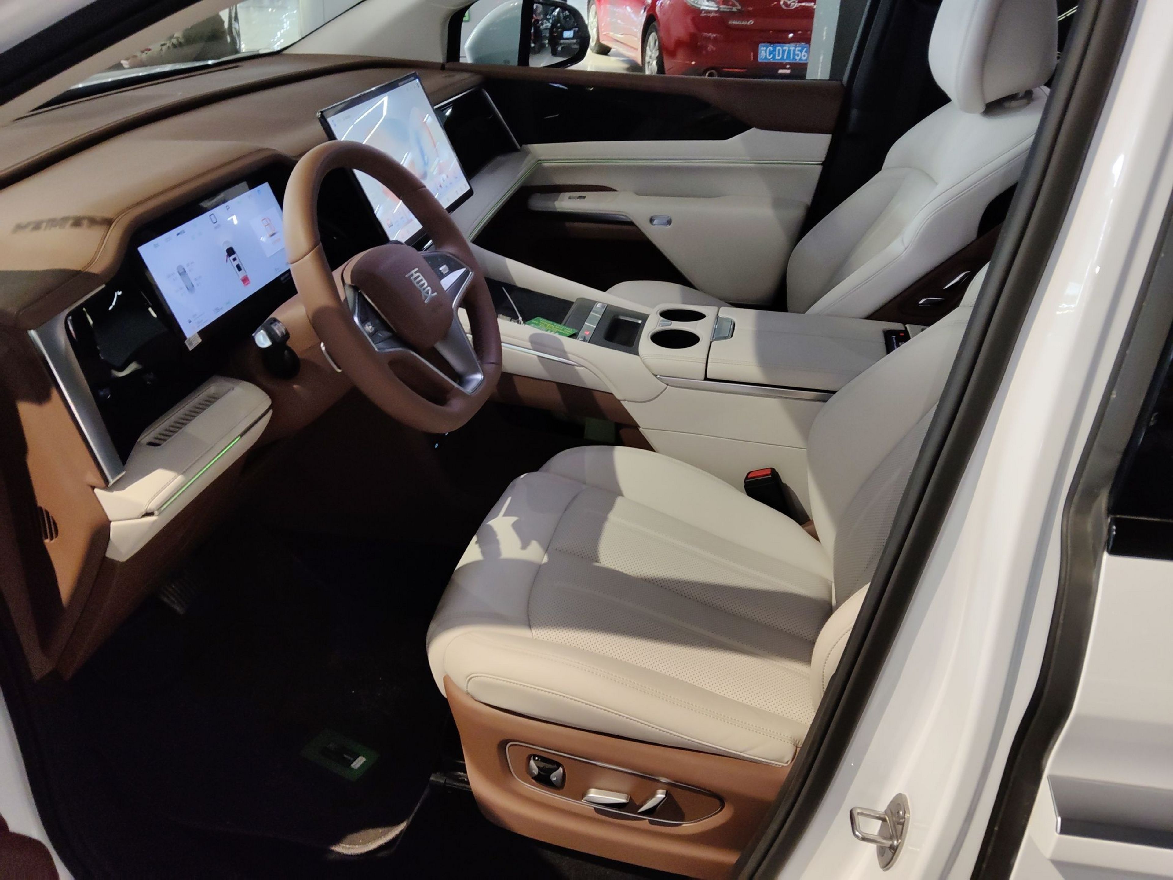 Переднее сиденье в автомобиле