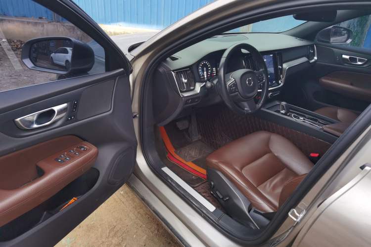 Used Volvo S60 2022 B4 Zhiyi Luxury Edition