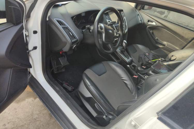 Used Ford Focus 2012 Sedan 1.6L Automatic Fashion Edition
