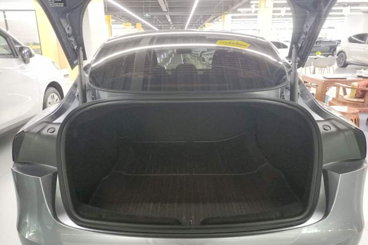 Used Tesla Model 3 2025 Rear-Wheel-Drive Version
