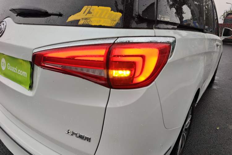 Used Buick GL8 2017 ES 28T Flagship Model China V Standard
