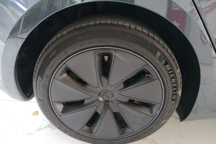 Used Tesla Model 3 2023 Long-Range All-Wheel-Drive Version
