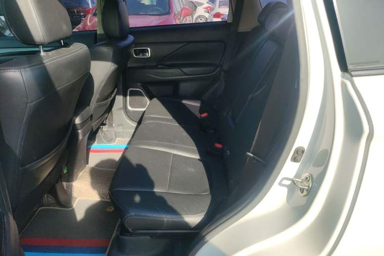 Used Mitsubishi Outlander 2018 2.0L Two-Wheel Drive Glory Edition 5 Seats
