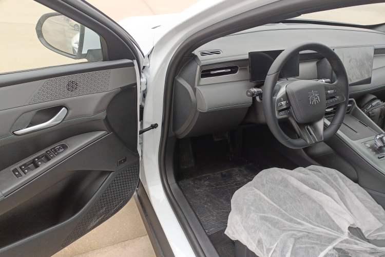 Used BYD Qin PLUS 2025 DM-i Smart Drive 55KM Leading Model
