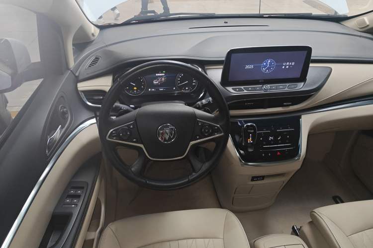 Used Buick GL8 2023 Facelifted Land Cruiser Executive Luxury Version