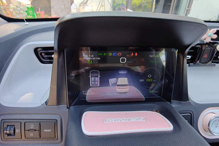 Used Wuling Hongguang MINIEV 2021 Macaron Premium Model – Lithium Iron Phosphate