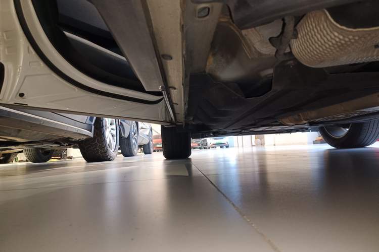 Used Ford Edge 2015 2.0T GTDi Two-Wheel-Drive High-Line Version
