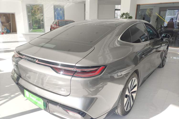 Used  E8 2024 550 km Range Rear-Drive MAX
