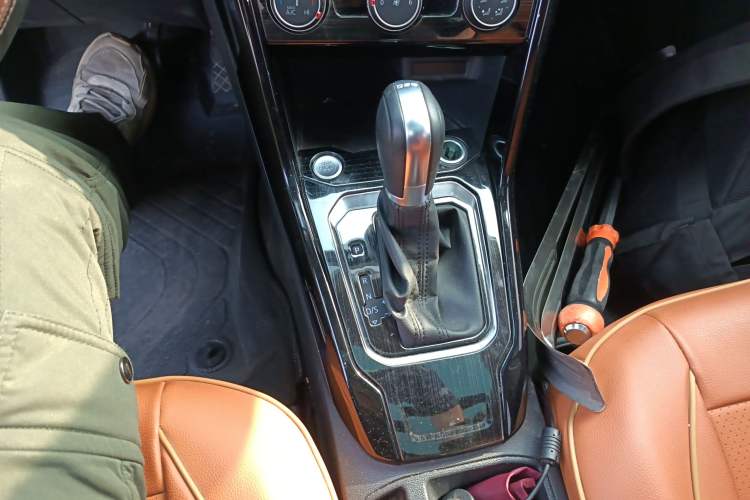 Used Volkswagen T-ROC 2018 280TSI DSG Two-Wheel-Drive Comfort Version China V Standard
