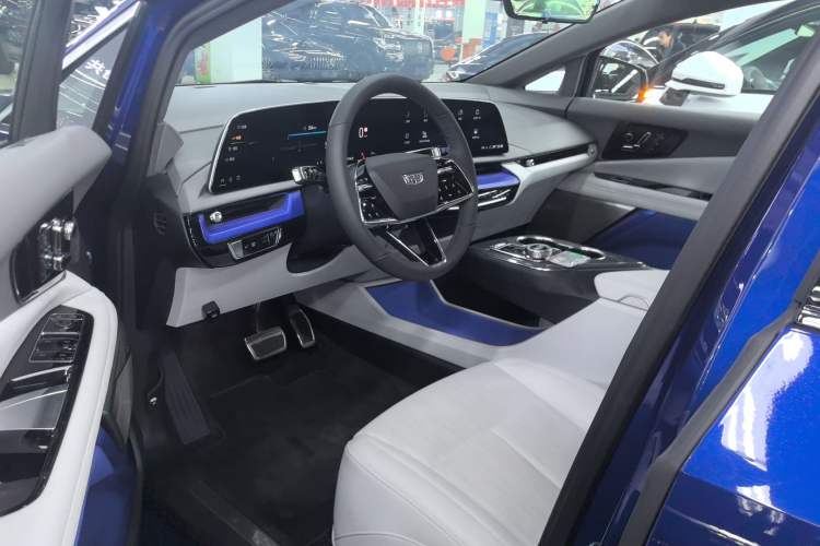 Used Cadillac OPTIQ 2024 Standard Range Version