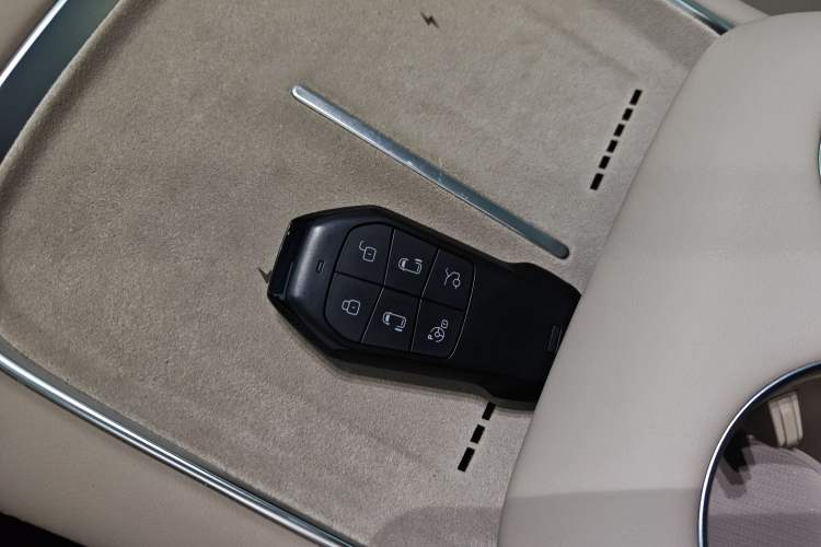 Used XPeng X9 2025 740 Ultra-Long Range Max
