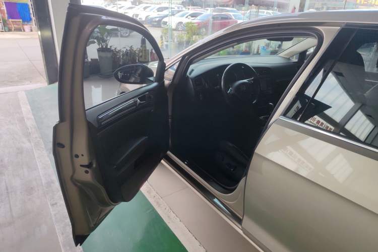 Used Volkswagen Golf 2018 230TSI Automatic Luxury Version