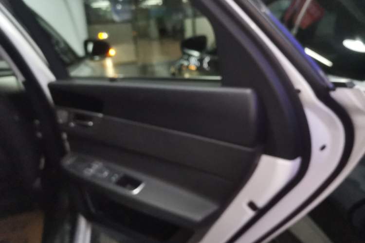 Used Jaguar XFL 2019 XFL 2.0T 200PS Two-Wheel-Drive Luxury Edition
