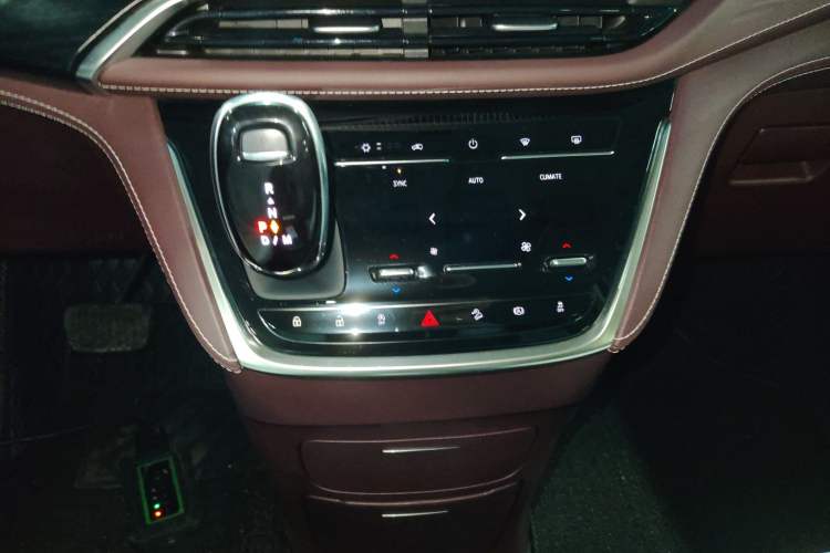 Used Buick GL8 2022 Avenir Aivia 7-Seater Deluxe Edition
