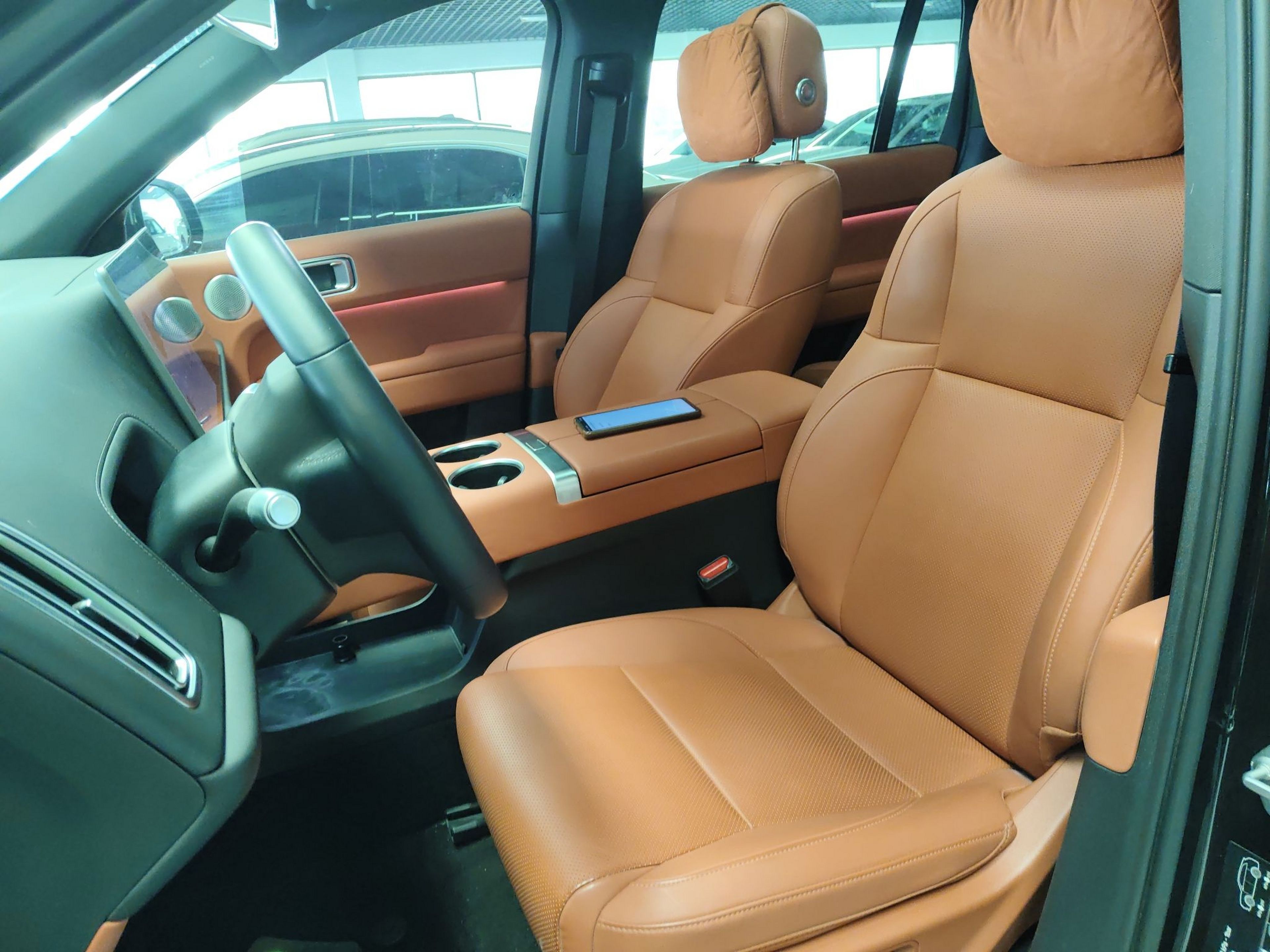 Переднее сиденье в автомобиле