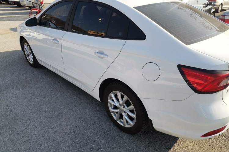 Used Roewe i5 2020 1.5L Manual 4G Connect Luxury Edition
