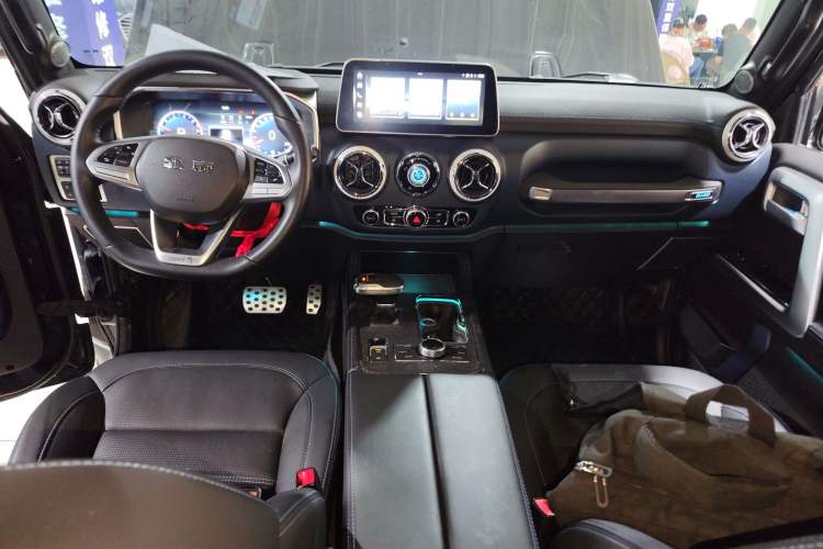 Used  BJ40 2023 2.0T Automatic Four-Wheel Drive Urban Hunter Edition Chivalrous Type
