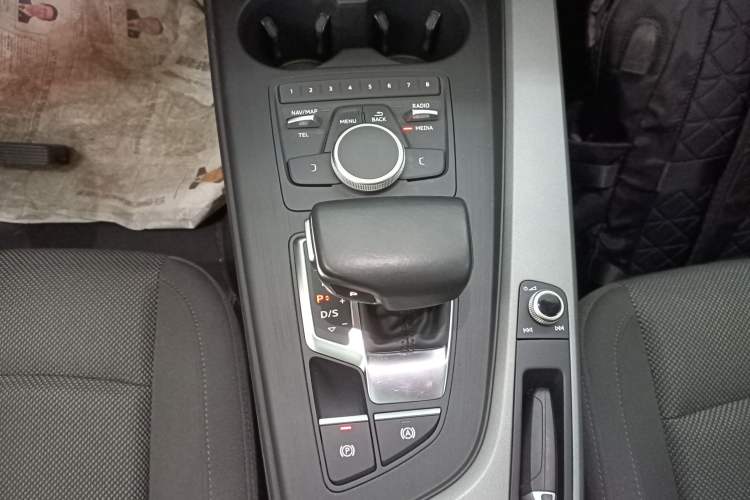 Used Audi A4L 2018 30th Anniversary Edition 30 TFSI Ambition Model