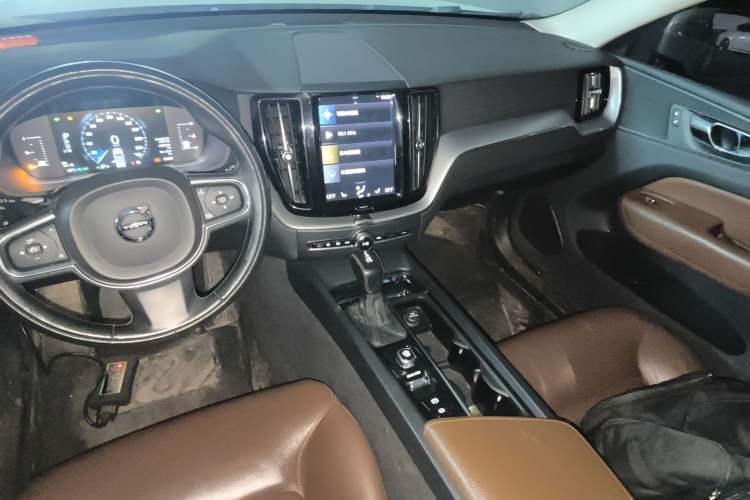Used Volvo XC60 2019 T5 4x4 Smart Edition China VI Standard
