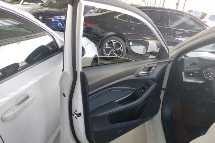 Used MG 5 2023 180 DVVT CVT Luxury Edition
