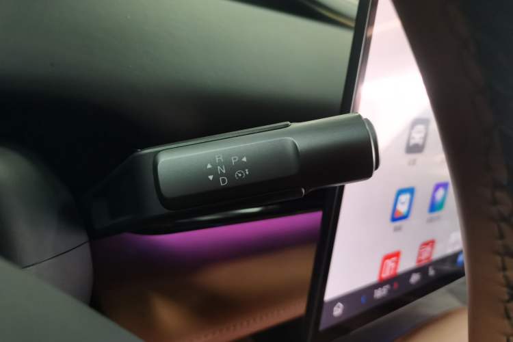 Used  HL 2025 700 Ultra Six-Seater All-Wheel-Drive LiDAR Version
