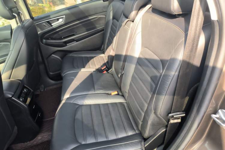 Used Ford Edge 2016 EcoBoost 245 Two-Wheel-Drive Titanium 7-Seater
