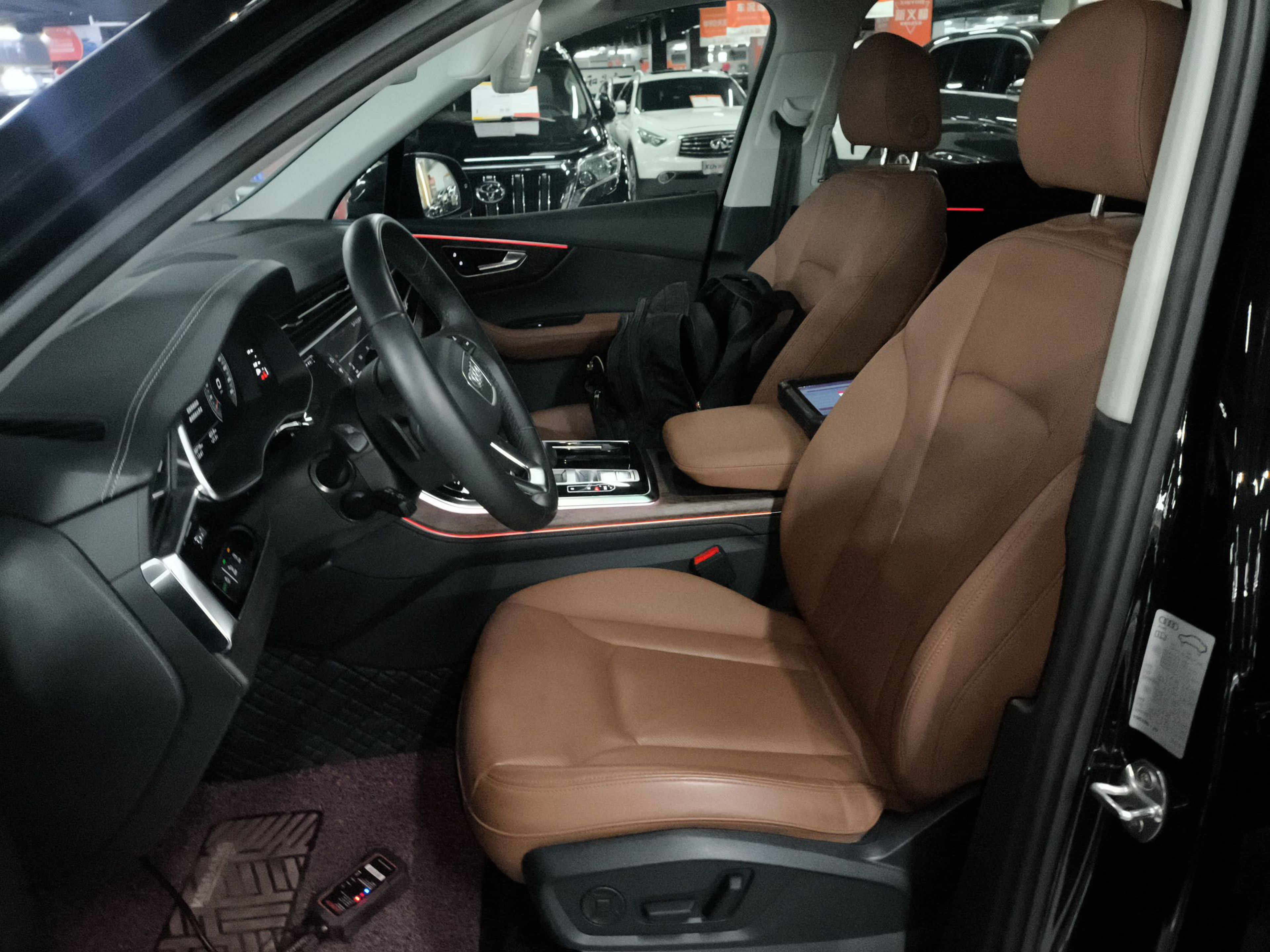 المقاعد الأمامية داخل السيارة